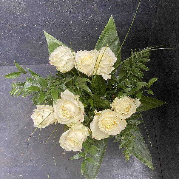 Strauß mit weißen Rosen Bild 1