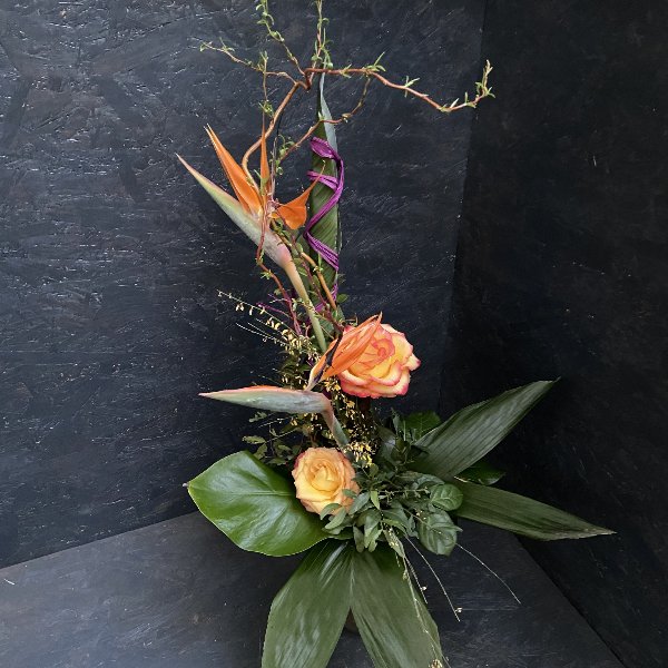 Abgestufter Blumenstrauß mit Blumen der Saison Bild 1
